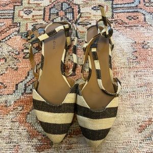 Stripe flats with crisscross strapes